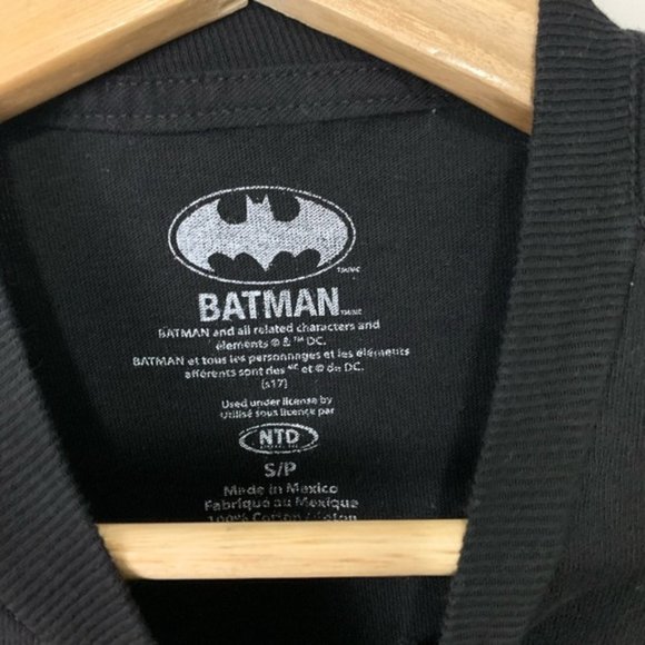 Batman Logo Gotham Women's Crew Neck Tee - Picture 4 of 4